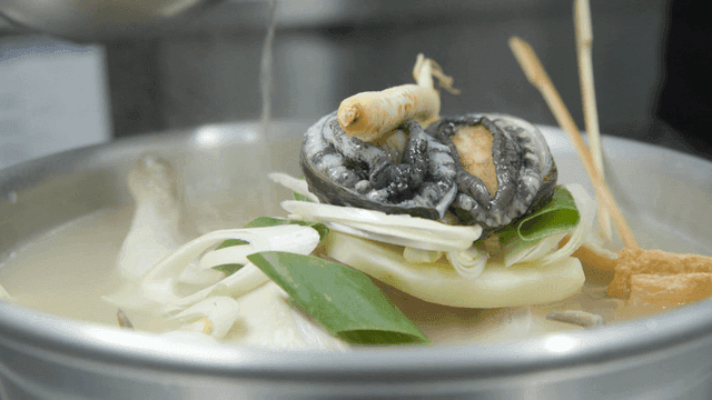 Ladle for pouring broth into Samgyetang