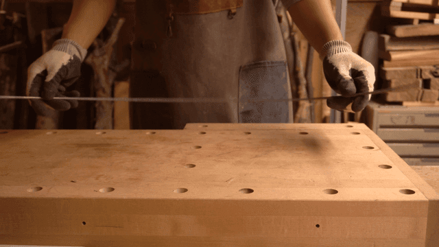 금속 와이어를 다루는 공예가