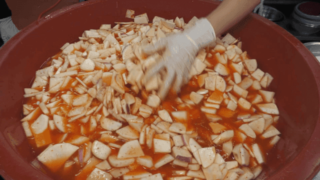 Salted turnip kimchi