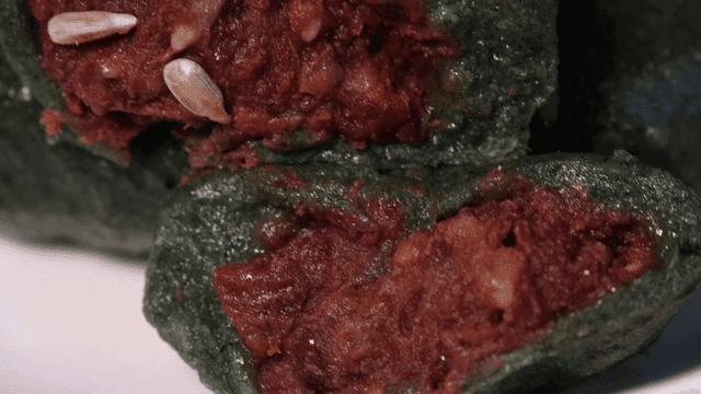 Mugwort rice cake with red bean paste filling