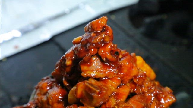 Braised pork ribs topped with sesame seeds