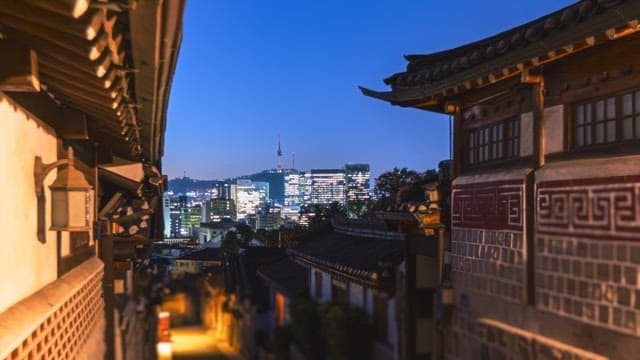 Contrasting cities and Bukchon Hanok Village in the same time zone