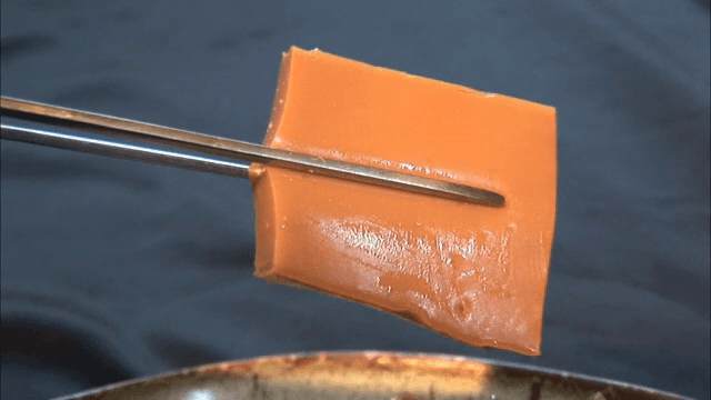 접시에 담긴 도토리묵