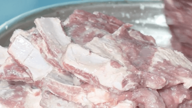 Soaking meat in sauce to remove gamey smell
