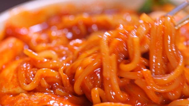 떡볶이에 들어간 라면 한 젓가락