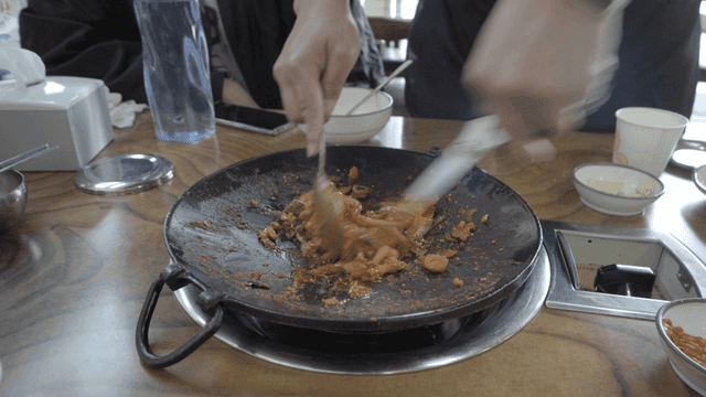 Spicy fried rice quickly cooked in pan
