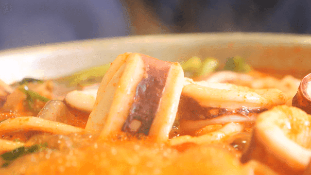 Boiling spicy kalguksu with squid