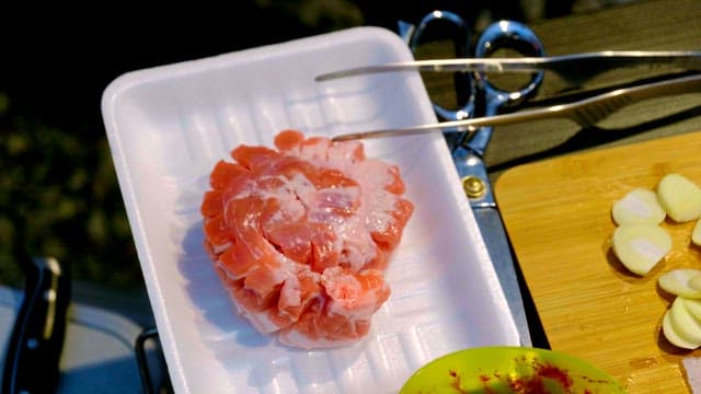 구워질 준비가 된 돼지고기