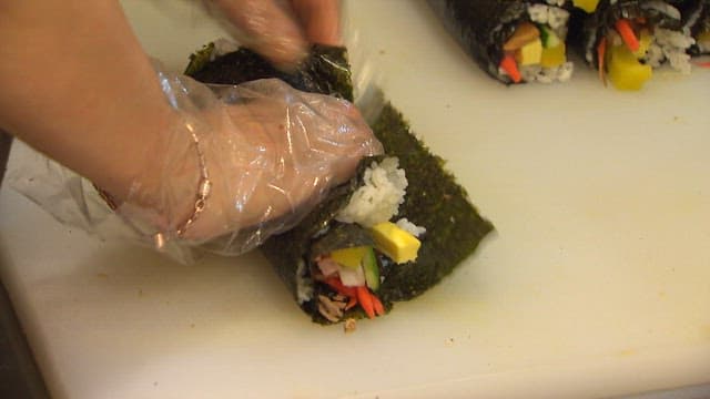 김밥을 마는 사람