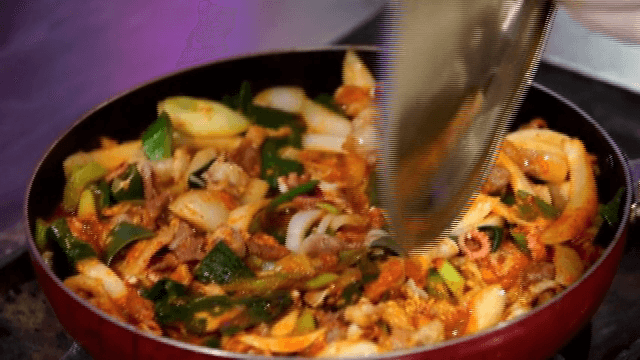 Spicy stir-fried octopus and vegetables
