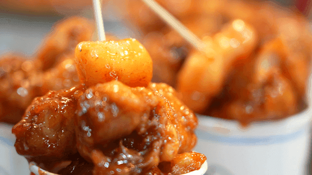 Spicy fried chicken on skewer