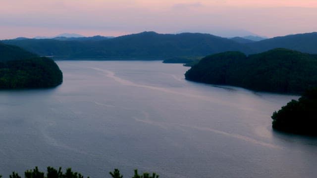 Tranquil lake surrounded by mountains