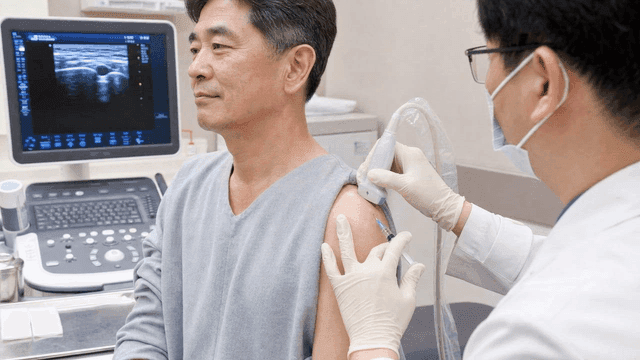 Patient receiving ultrasound-guided injection