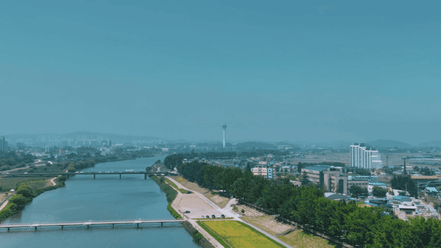 River cutting through city landscape