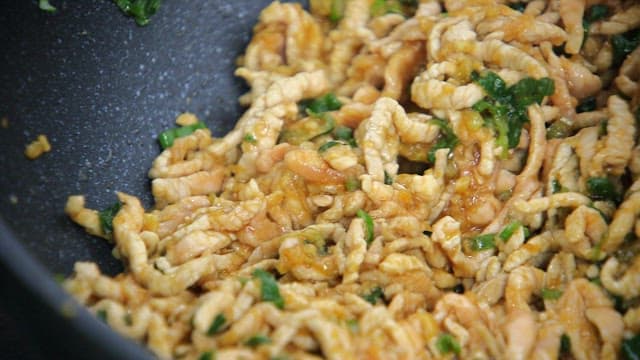 Stir-frying pork with vegetables