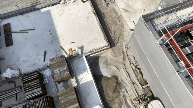 기초 공사가 진행 중인 건설 현장