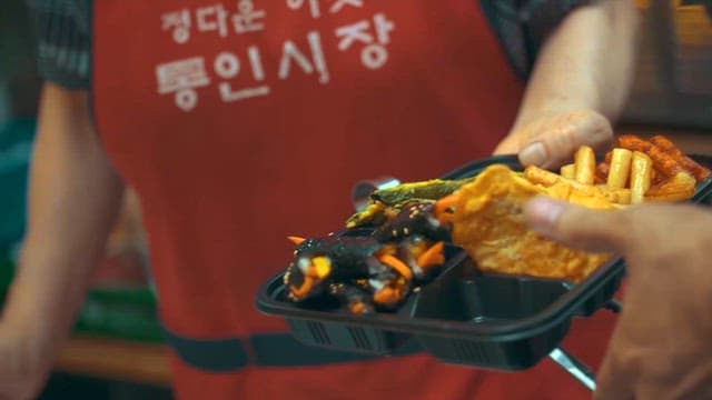 시장에서 도시락을 파는 가게 주인