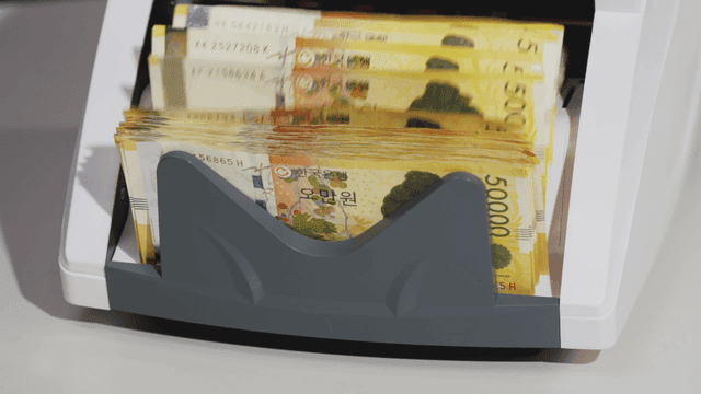 한국 지폐를 세는 기계