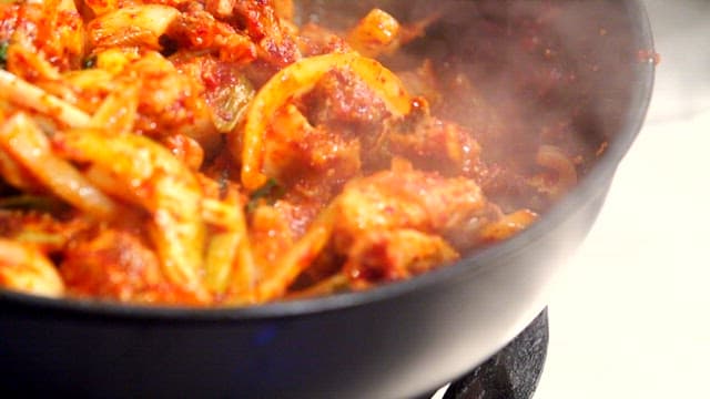 Spicy stir-fried chicken with vegetables