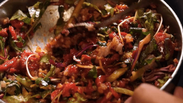 한국식 육회 비빔밥 준비하기