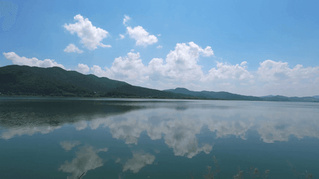 Tranquil lake reflecting sky