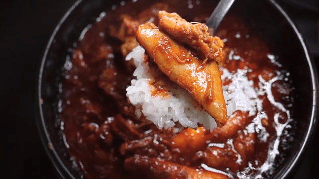 밥과 매운 찜닭 한 숟가락