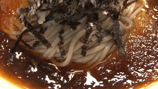 감칠맛 나는 육수에 담긴 냉소바