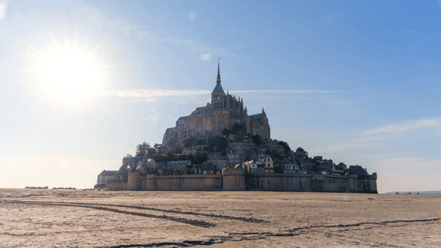 웅장한 수도원이 있는 역사적인 섬