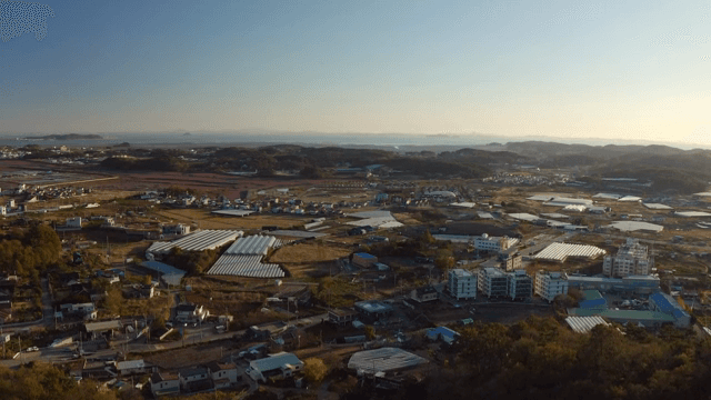 온실과 농장이 있는 시골 마을