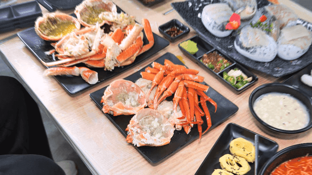 Fresh steamed snow crab placed on table