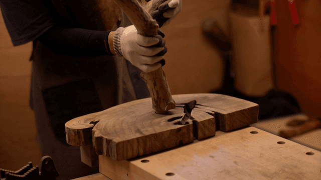 목재 작업을 하는 장인