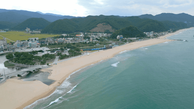 Coastal town with sandy beaches and mountains