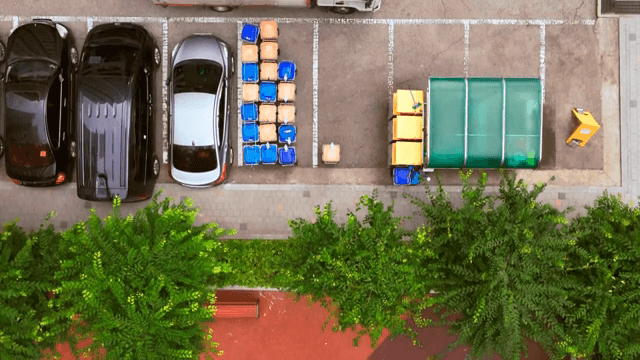 주차장과 나무의 항공 뷰