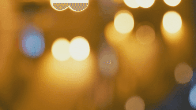 흐릿하게 번진 밤 불빛들