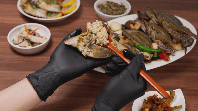 Rice mixed with soy sauce marinated crab shell