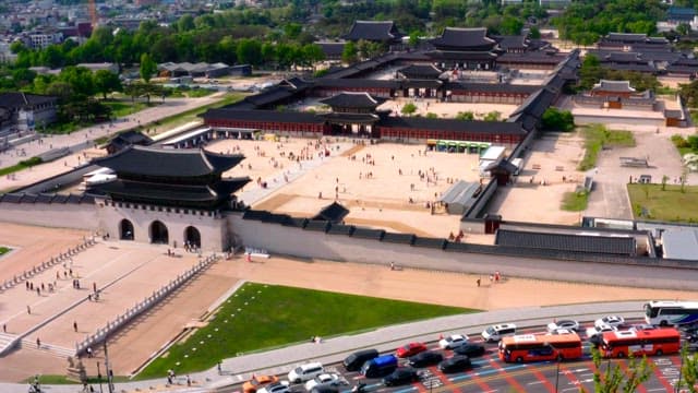 Gwanghwamun and Gyeongbokgung Palace at Midday Crowded with Tourists