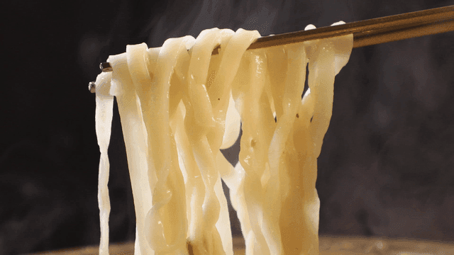 Kalguksu picked up with chopsticks