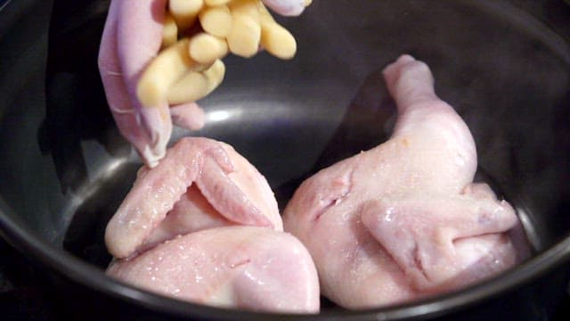 Rice cake in pot with chicken