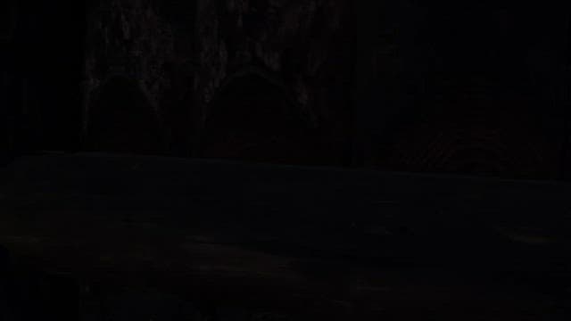 숲이 우거진 공원의 전통 물레방아