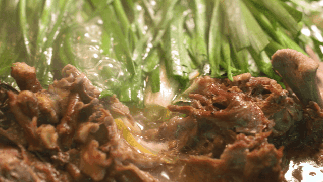 Hot duck soup with chives