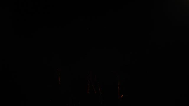 밤하늘을 밝히는 불꽃놀이