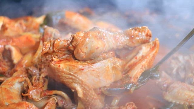 Steaming braised spicy chicken with various vegetables