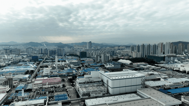 산업 지역이 있는 광활한 도시 풍경