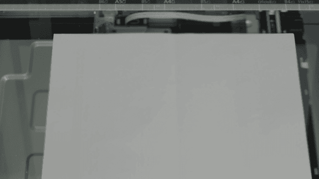 종이를 스캔하는 복사기