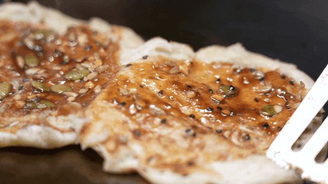 Hot hotteok with seeds