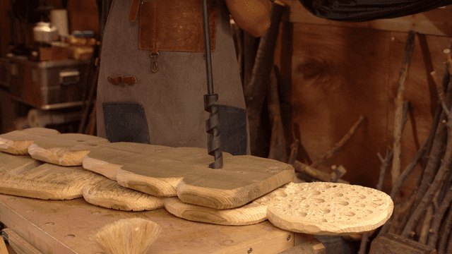 목재 작업을 하는 장인