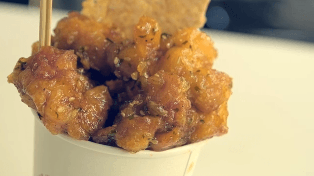 컵에 담긴 한국식 치킨