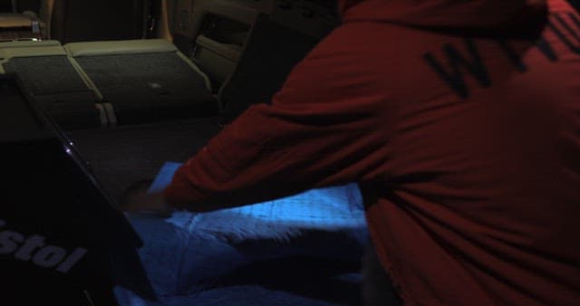 야간 휴식을 위한 차량 준비