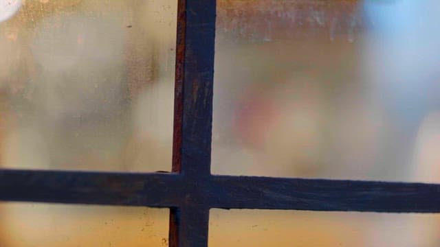 창문을 통해 본 주방