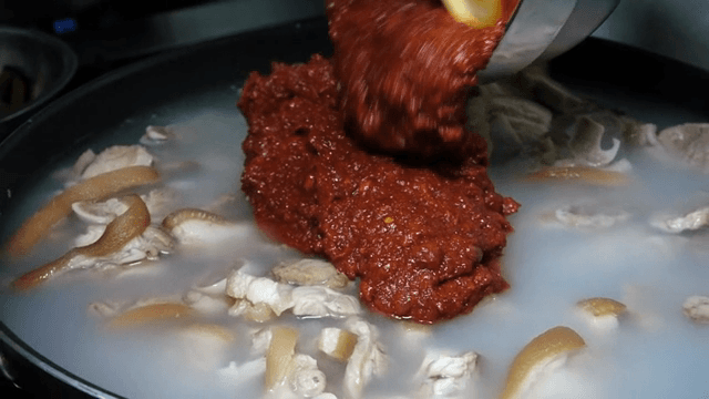 고추장을 넣은 족발 끓이기